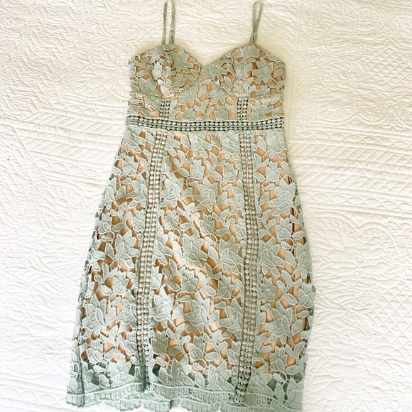 Lulus Dresses & Skirts - Lulu’s Giovanni lace dress